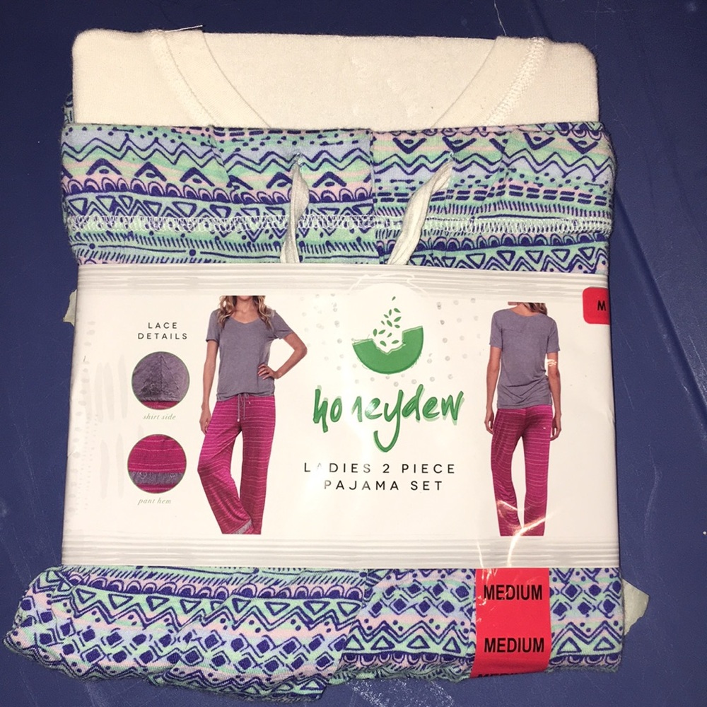 NWT ladies pajama set. Beautiful pastel colors